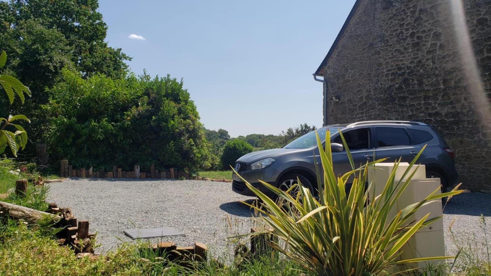 Maison D'Hote Avec Sauna Et Jacuzzi A La Campagne Les Portes du Coglais Exterior photo