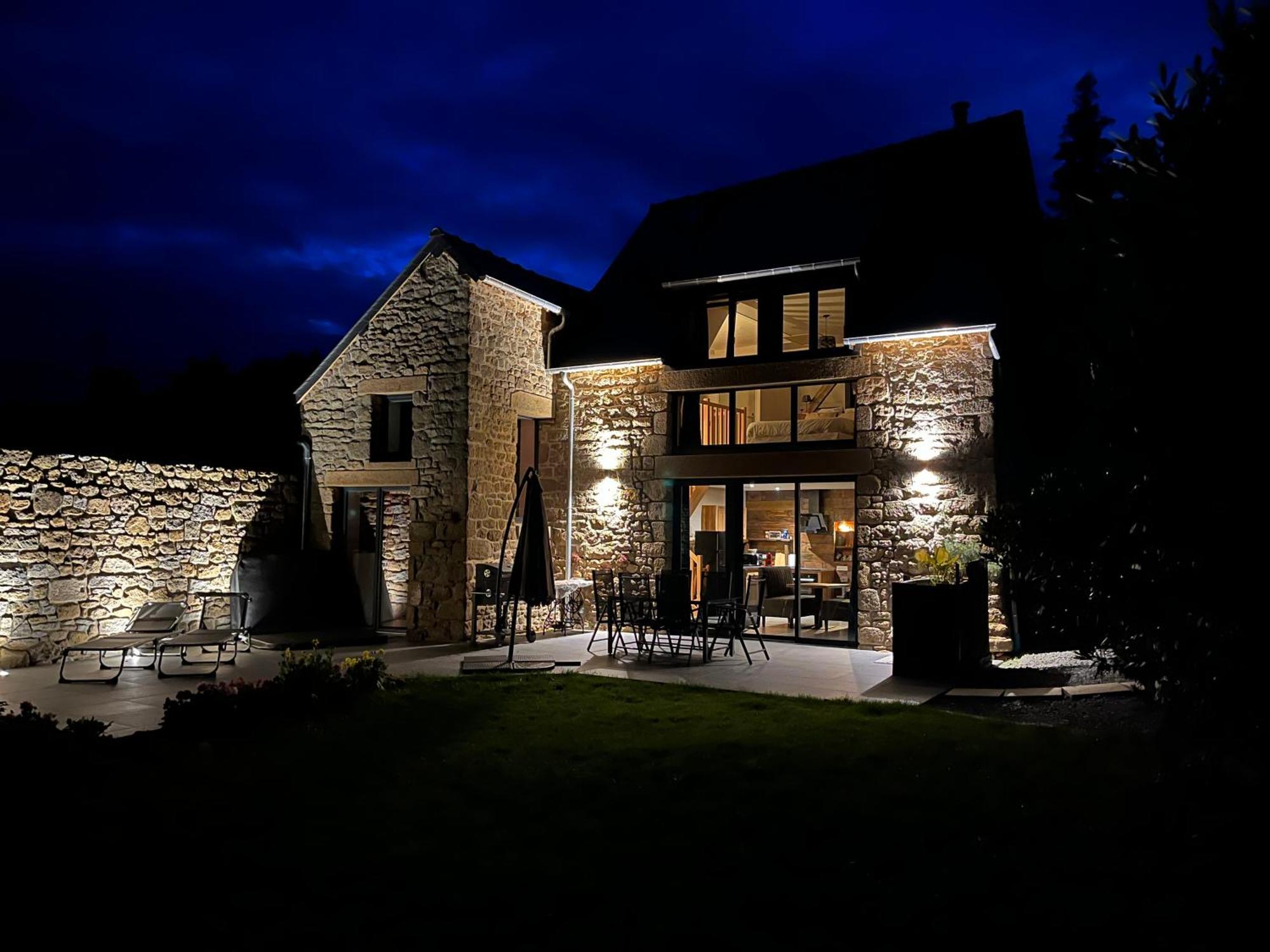 Maison D'Hote Avec Sauna Et Jacuzzi A La Campagne Les Portes du Coglais Exterior photo